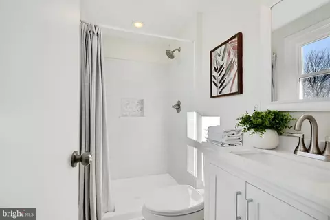 Bath - 600 Shore Dr, Joppa, MD 21085 photo 2 of 8