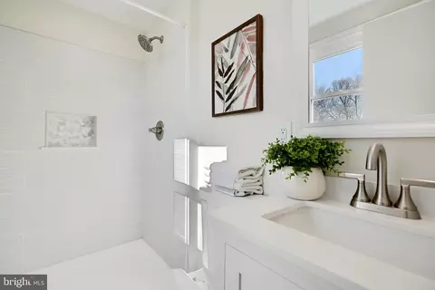 Bath - 600 Shore Dr, Joppa, MD 21085 photo 3 of 8