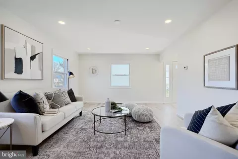 Living - 600 Shore Dr, Joppa, MD 21085 photo 4 of 4