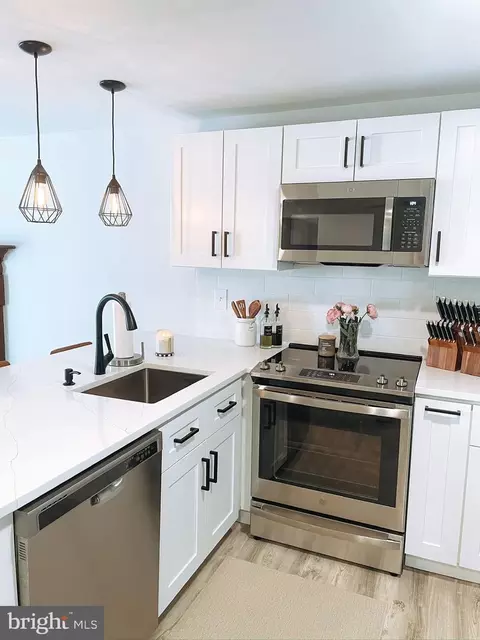 Kitchen - 62 Boxthorn Rd, Abingdon, MD 21009 photo 2 of 8