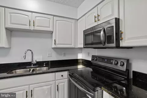 Kitchen - 438 Macintosh Cir, Joppa, MD 21085 photo 4 of 4