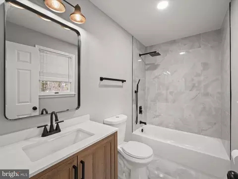 Bath - 2201 Cloverdale Dr, Fallston, MD 21047 photo 6 of 8