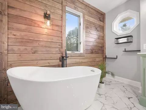 Bath - 2201 Cloverdale Dr, Fallston, MD 21047 photo 2 of 8