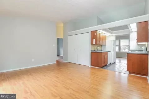 Living - 408 Berkshire Ct, Joppa, MD 21085 photo 3 of 4
