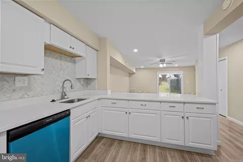 Kitchen - 302 Sweet Briar Ct, Joppa, MD 21085 photo 2 of 2