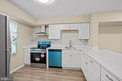 Kitchen - 302 Sweet Briar Ct, Joppa, MD 21085 photo 1 of 2