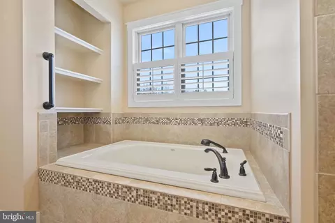 Bath - 2912 Charles St, Fallston, MD 21047 photo 2 of 3