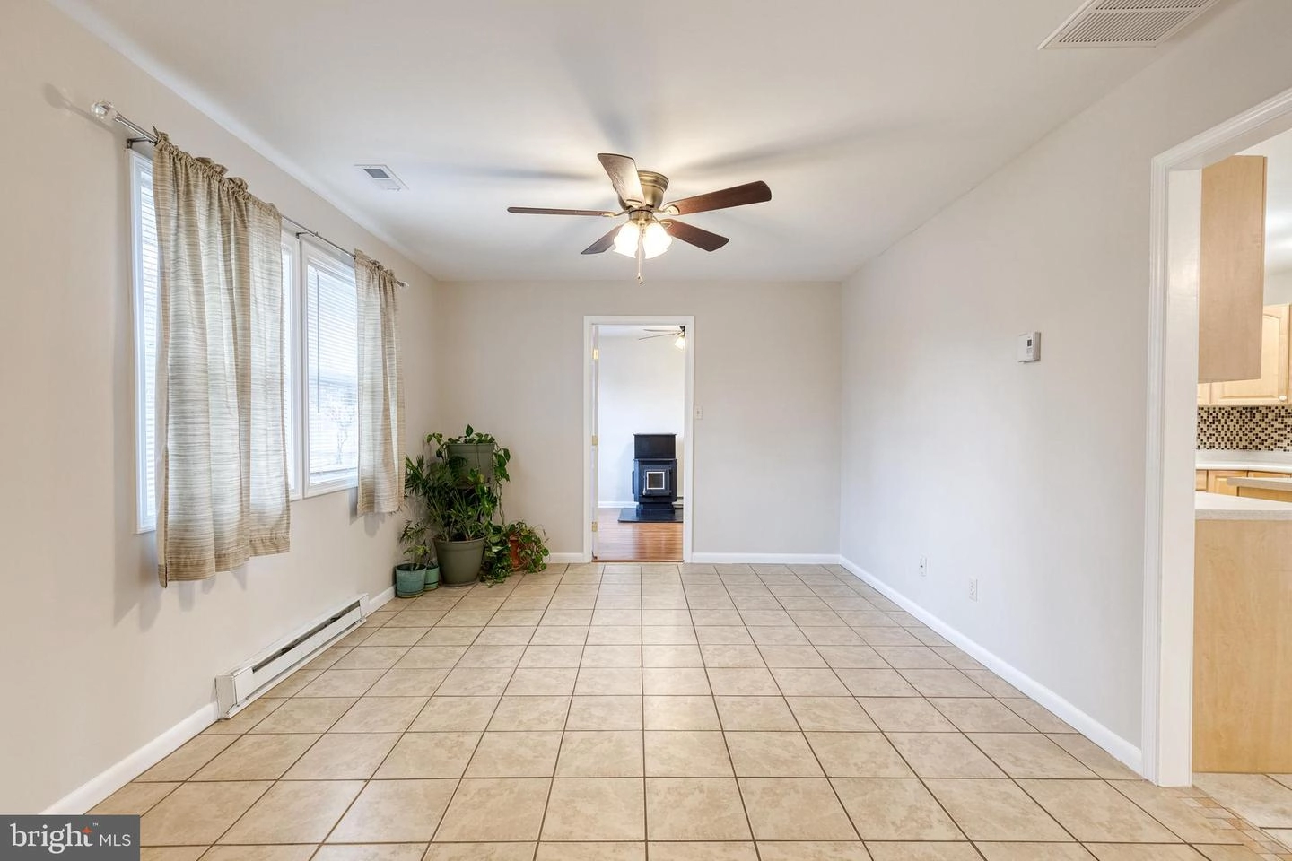 Living - 816 Bradley Rd, Joppa, MD 21085 photo 4 of 8