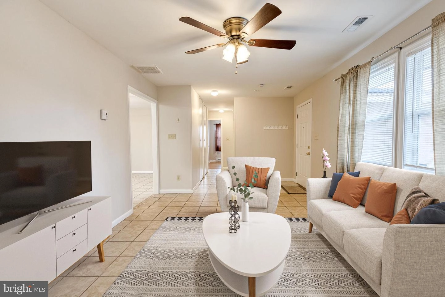 Living - 816 Bradley Rd, Joppa, MD 21085 photo 5 of 8