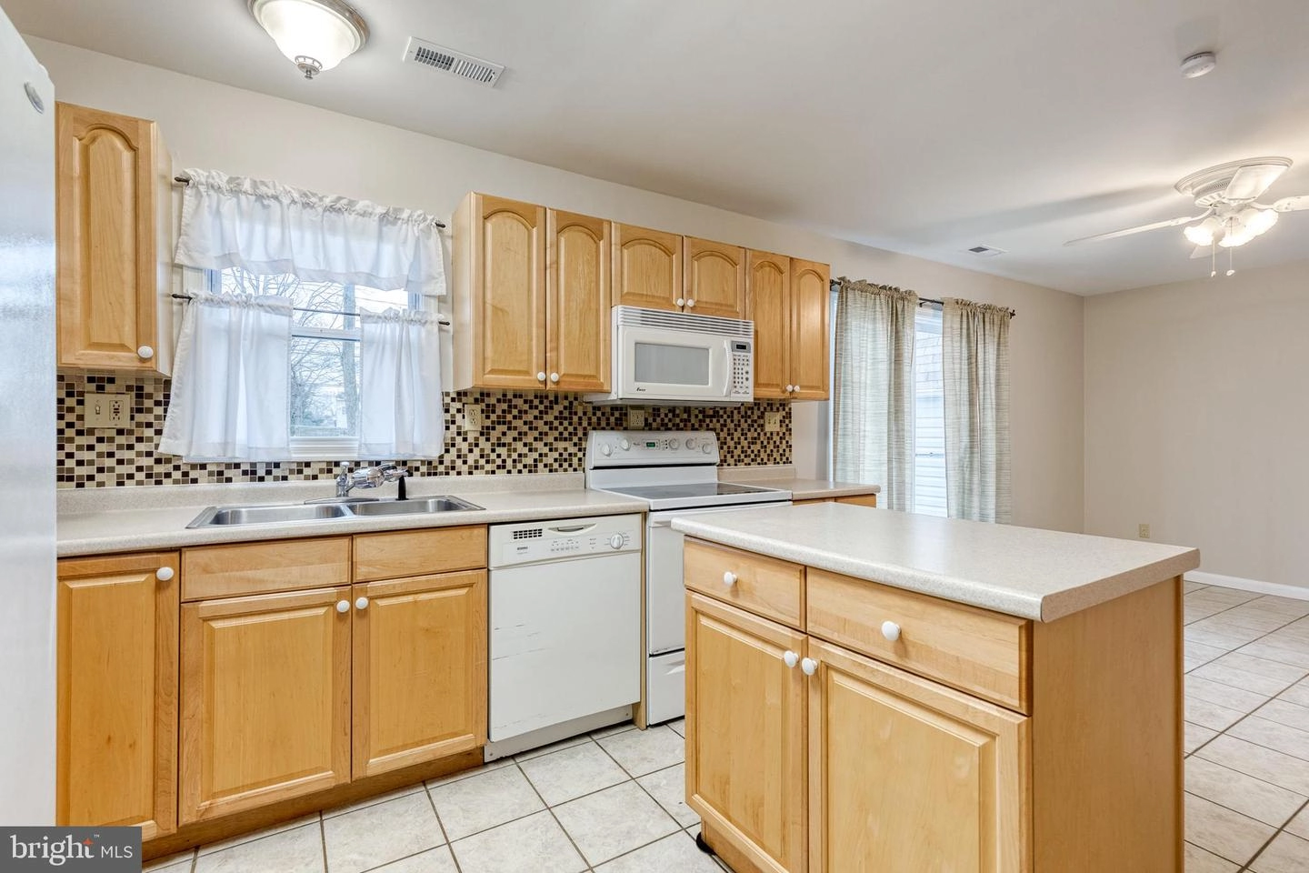 Kitchen - 816 Bradley Rd, Joppa, MD 21085 photo 2 of 4
