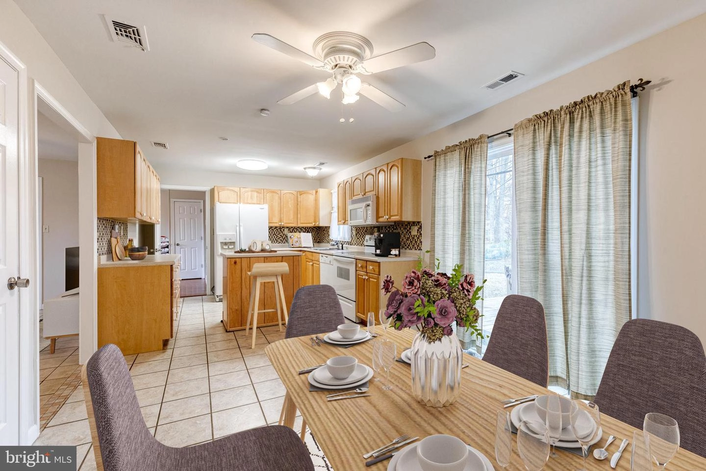 Dining - 816 Bradley Rd, Joppa, MD 21085 photo 2 of 3
