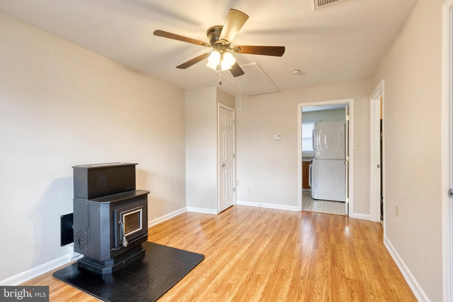 Living - 816 Bradley Rd, Joppa, MD 21085 photo 7 of 8