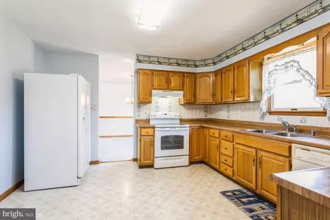 Kitchen - 713 Old Joppa Rd, Joppa, MD 21085 photo 2 of 2