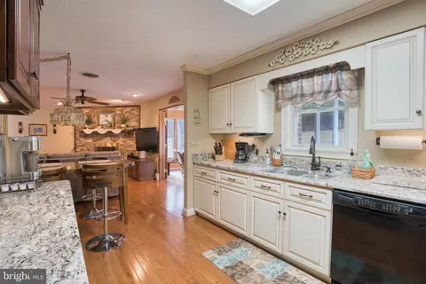Kitchen - 2026 Fallsgrove Way, Fallston, MD 21047 photo 3 of 4