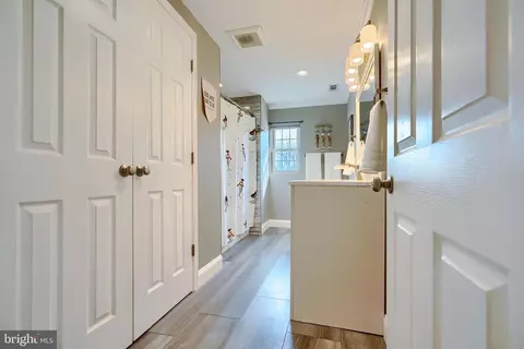 Entry Way - 1401 Cottle Ct, Joppa, MD 21085 photo 6 of 9