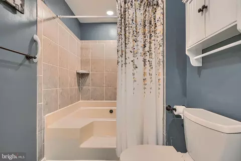 Bath - 315 Sunray Ct, Abingdon, MD 21009 photo 2 of 7