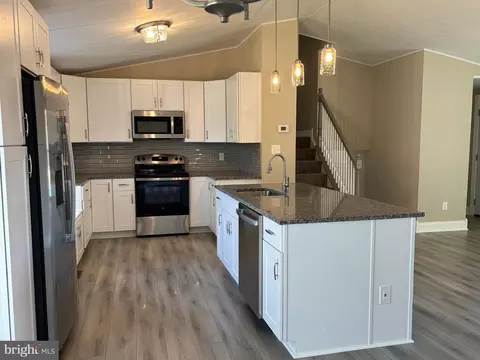 Kitchen - 107 Shell Cove Ct, Joppa, MD 21085 photo 4 of 5