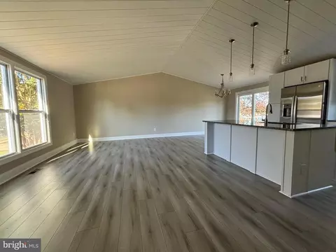Living - 107 Shell Cove Ct, Joppa, MD 21085 photo 1 of 11