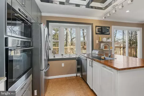 Kitchen - 408 Dunfield Ct, Joppa, MD 21085 photo 4 of 5