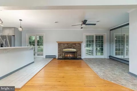 Living - 603 Wilgis Rd, Fallston, MD 21047 photo 4 of 6