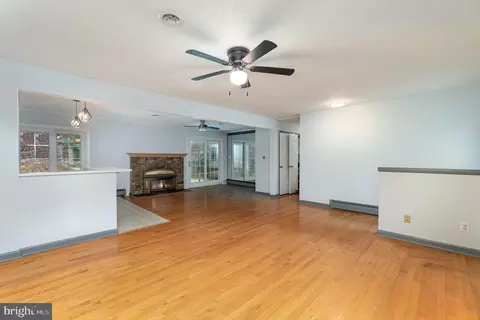 Living - 603 Wilgis Rd, Fallston, MD 21047 photo 5 of 6