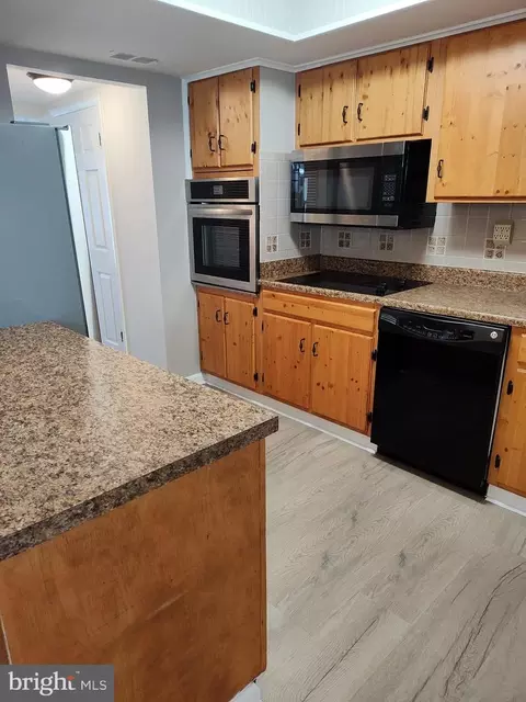 Kitchen - 658 Shore Dr, Joppa, MD 21085 photo 3 of 5