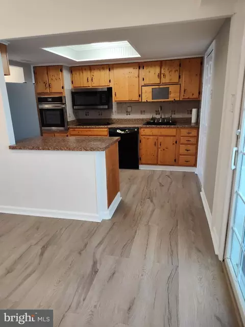 Kitchen - 658 Shore Dr, Joppa, MD 21085 photo 2 of 5