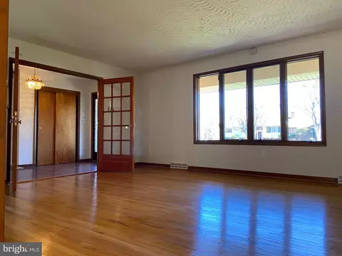 Living - 2128 Bellvale Rd, Fallston, MD 21047 photo 2 of 6