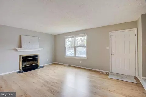 Living - 3147 Ebbtide Dr, Edgewood, MD 21040 photo 5 of 6