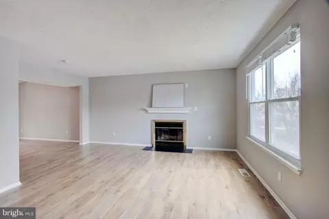 Living - 3147 Ebbtide Dr, Edgewood, MD 21040 photo 4 of 6