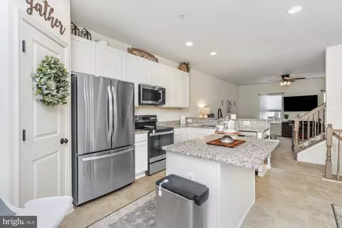 Kitchen - 807 Magnolia Ridge Ct, Joppa, MD 21085 photo 4 of 5