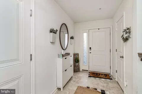 Entry Way - 807 Magnolia Ridge Ct, Joppa, MD 21085 photo 2 of 10