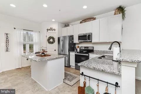 Kitchen - 807 Magnolia Ridge Ct, Joppa, MD 21085 photo 3 of 5