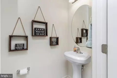 Entry Way - 807 Magnolia Ridge Ct, Joppa, MD 21085 photo 6 of 10