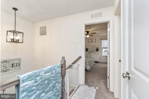Entry Way - 807 Magnolia Ridge Ct, Joppa, MD 21085 photo 8 of 10