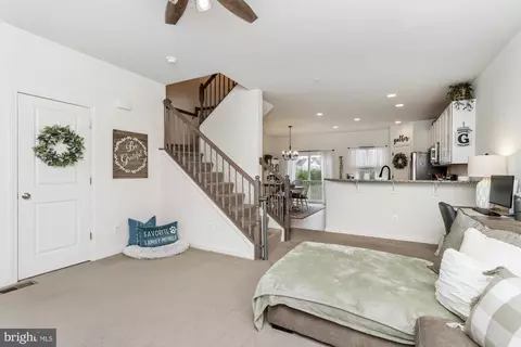 Entry Way - 807 Magnolia Ridge Ct, Joppa, MD 21085 photo 5 of 10