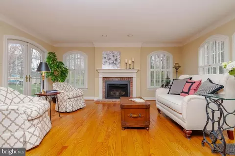 Living - 2431 Munford Dr, Fallston, MD 21047 photo 4 of 7
