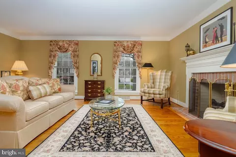 Living - 2431 Munford Dr, Fallston, MD 21047 photo 2 of 7