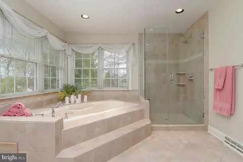 Bath - 2431 Munford Dr, Fallston, MD 21047 photo 4 of 6