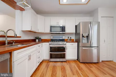 Kitchen - 3052 Benefit Ct, Abingdon, MD 21009 photo 2 of 2