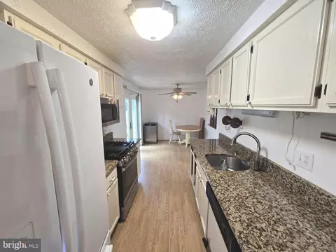 Kitchen - 2805 White Rose Ct, Abingdon, MD 21009 photo 2 of 2