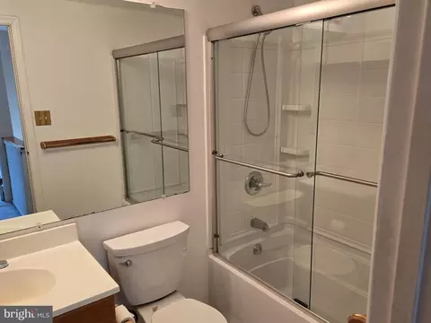 Bath - 2805 White Rose Ct, Abingdon, MD 21009 photo 2 of 2