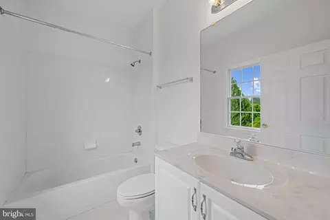 Bath - 2301 Willow Vale Dr, Fallston, MD 21047 photo 4 of 6