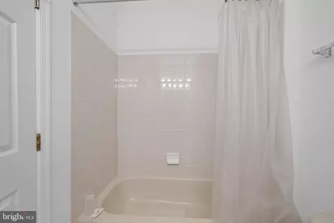 Bath - 2301 Willow Vale Dr, Fallston, MD 21047 photo 3 of 6