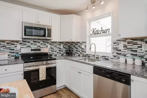 Kitchen - 1008 Emmerick Dr, Joppa, MD 21085 photo 2 of 4