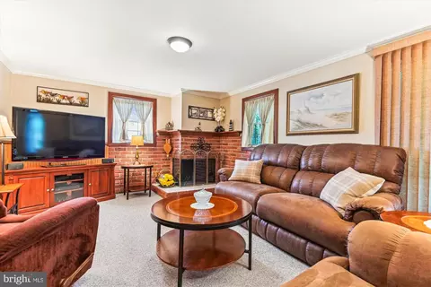 Living - 423 Haslett Rd, Joppa, MD 21085 photo 2 of 2