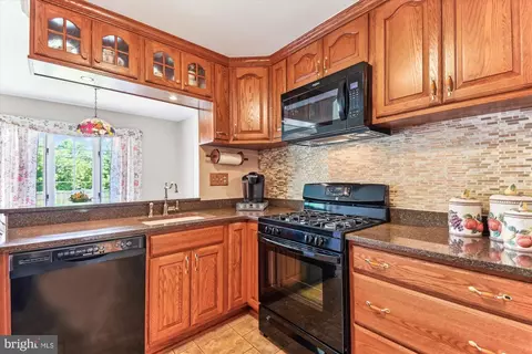 Kitchen - 423 Haslett Rd, Joppa, MD 21085 photo 4 of 4