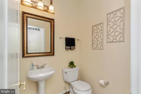 Entry Way - 2200 Exeter Ct, Fallston, MD 21047 photo 4 of 9