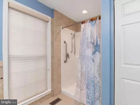 Bath - 1905 Stockton Rd, Joppa, MD 21085 photo 4 of 7