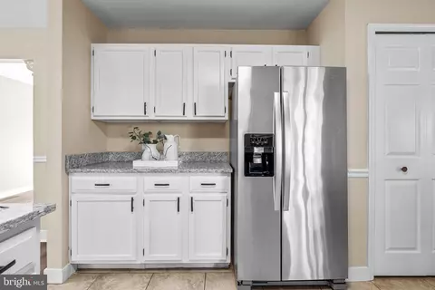 Kitchen - 422 Crisfield Dr, Abingdon, MD 21009 photo 2 of 2